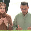 <p>মা-বাবার কবর জিয়ারত করলেন প্রধানমন্ত্রী</p>