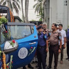ফুল দিয়ে সাজানো ওসির গাড়িতে করে অবসরে গেলেন এসআই