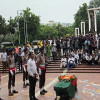 <p>চিরনিদ্রায় শায়িত মুস্তাফা মনোয়ার</p>
