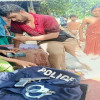 গোপালগঞ্জে হ্যান্ডকাফ ও পুলিশ লেখা কোটিসহ যুবক আটক 