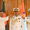 <p>নতুন নৌপ্রধানকে ভাইস অ্যাডমিরাল র&zwj;্যাংক ব্যাজ পরালেন প্রধানমন্ত্রী</p>