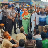গ্যাসের না পাওয়ায় সড়ক অবরোধ, দীর্ঘ যানজটে যাত্রীদের ভোগান্তি