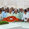 <p>শহীদ জিয়া ও খালেদা জিয়ার সমাধিতে বিএনপির ভারপ্রাপ্ত মহাসচিবের শ্রদ্ধা</p>