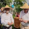 ঠাকুরগাওয়ে চা বাগান ও পুরনো আমগাছ পরিদর্শনে যুক্তরাষ্ট্রের রাষ্ট্রদূত ব্রেন্ট টি
