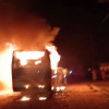 গভীর রাতে পার্কিং করা বাসে আগুন 