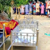 বাড়িতে স্ত্রীর লাশ রেখে মসজিদে গিয়ে মারা গেলেন স্বামী