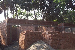 কালীগঞ্জে সরকারি জায়গা দখল করে অবৈধ ভবন নির্মাণ