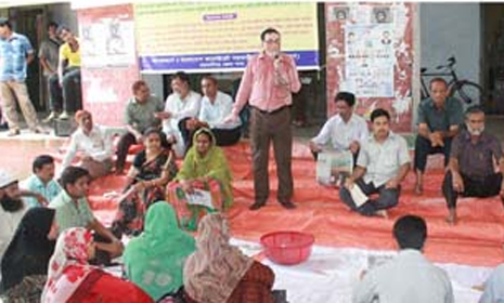 ময়মনসিংহে কালেক্টরেট সমিতির কর্মবিরতি বিক্ষোভ অনুষ্ঠিত  