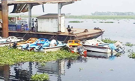 নরসিংদীতে তিন দিন ধরে লঞ্চ চলাচল বন্ধ