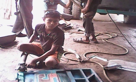 লোহাগড়ায় শিশু শ্রমিকের সংখ্যা বাড়ছে