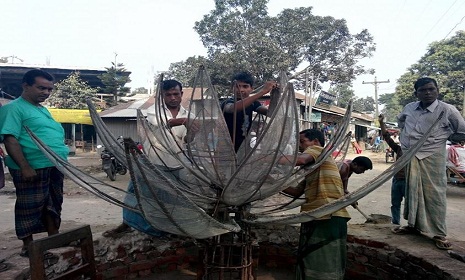 রৌমারী শহরের সৌন্দর্যবর্ধনে শাপলা নির্মাণ