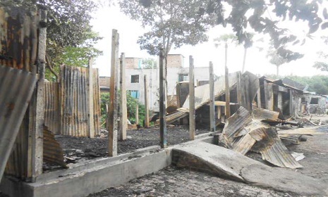ফরিদপুরে অগ্নিকাণ্ডে ৭টি দোকান ভষ্মিভূত