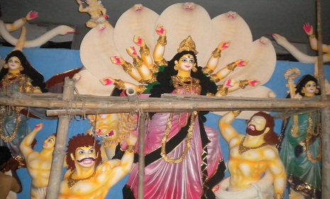 টাঙ্গাইলে চলছে দুর্গোৎসবের শেষ মুহুর্তের প্রস্তুতি