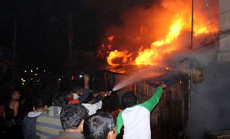 পিরোজপুরে ৮ টি দোকান পুড়ে ছাই