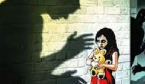 মোবাইলে পর্নো দেখিয়ে শিশুকে ধর্ষণের চেষ্টা