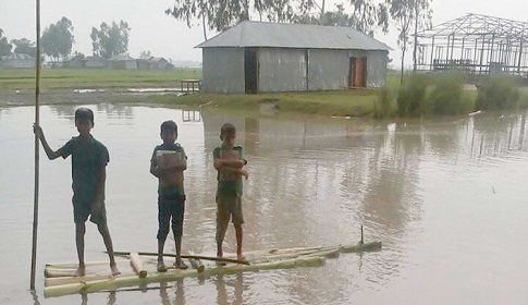 লালমনিরহাটে ৫ হাজার পরিবার পানিবন্দি, খাবার সংকট