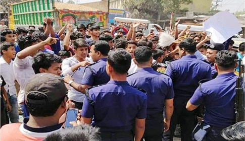 স্বাধীনতা দিবসে সড়কে ঝড়ল দুই স্কুলছাত্রীর প্রাণ