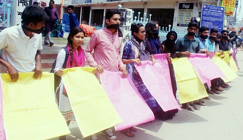 টাঙ্গাইলে নারীদের নিরাপত্তার দাবিতে মানববন্ধন