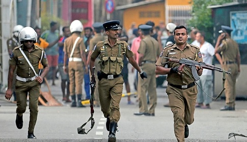 করোনা : শ্রীলঙ্কায় কারফিউ জারি, পেছাল নির্বাচন