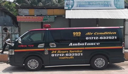 করোনা : মৃত ব্যক্তির দাফন ও রোগীদের যাতায়াতে একটি এম্বুলেন্স হস্তান্তর