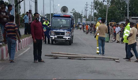 ছেলের মোটরসাইকেল থেকে পড়ে ট্রাক চাপায় মায়ের মৃত্যু