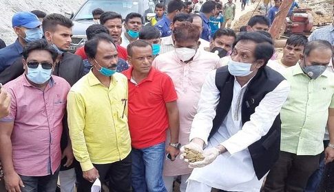 উদ্বোধন করতে গিয়ে ব্রীজের কাজ বন্ধ করে দিলেন হুইপ!