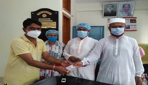 তাড়াশে বিভিন্ন মন্দিরে অনুদান বিতরণ