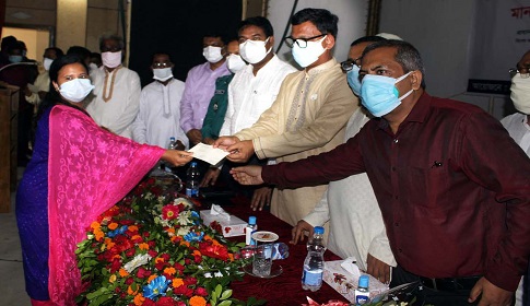 সরকারের ভাবমূর্তি ক্ষুন্ন করছে যারা তাদের আইনের আওতায় আনা হবে : নৌ প্রতিমন্ত্রী
