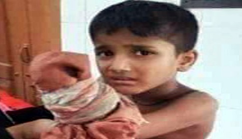 নড়াইলে খড় কাটা ম্যাশিনে হাত হারালো শিশু তানভীর