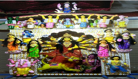 ঈশ্বরদীর ঐতিহ্যবাহী মৌবাড়ি মন্দিরে দেবী দূর্গা আসনে অধিষ্ঠিত