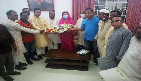কেন্দুয়ায় ফুলেল শুভেচ্ছায় সিক্ত হলেন কবীর