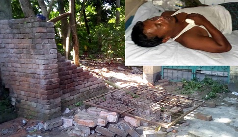 আদালতের নিষেধাজ্ঞা অমান্য করে বাড়ির লোহার ফটক-প্রাচীর ভাঙচুর : আইনজীবীসহ ৪ জনকে পিটিয়ে জখম