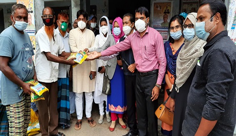 লোহাগড়ায় চার হাজার কৃষকদের মাঝে বিনামূল্যে বোরো ধানের বীজ বিতরণ