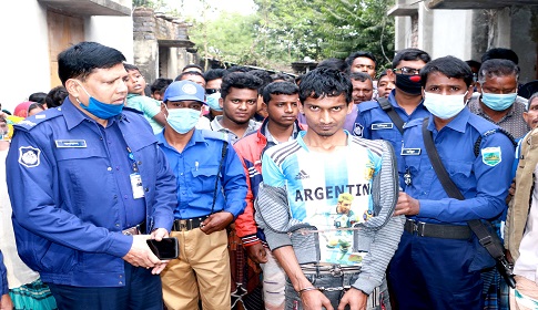 শিশু পুত্রকে কুপিয়ে হত্যা করলো নেশাগ্রস্ত পিতা