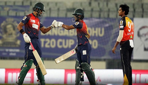 বরিশালের বিপক্ষে দাপুটে জয় পেল খুলনা