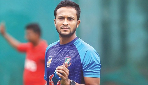বিসিবির কেন্দ্রীয় চুক্তিতে ফিরছেন সাকিব