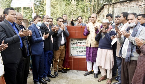গোবিন্দগঞ্জে চাঁদপাড়া হাট কমপ্লেক্স ভবন নির্মাণ কাজের ভিত্তিপ্রস্তর স্থাপন