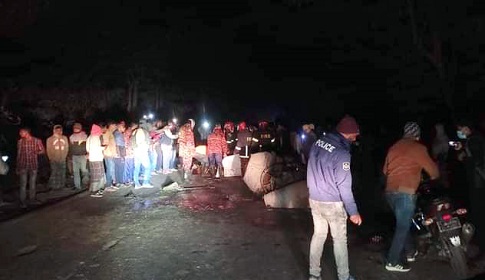 শৈলকুপায় ট্রাকের চাকায় পিষ্ট ৬ নির্মাণ শ্রমিক