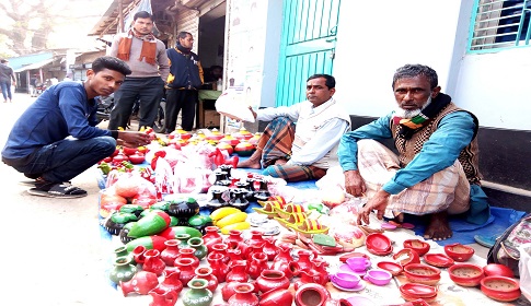 নওগাঁয় চরম সংকটের মুখে মৃৎ শিল্প