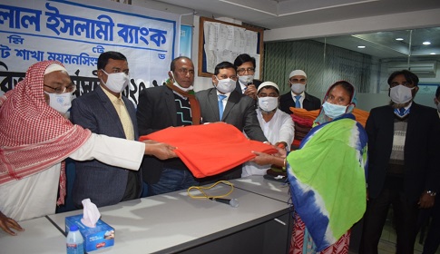 হালুয়াঘাটে শাহ্জালাল ইসলামী ব্যাংকের উদ্যোগে কম্বল বিতরণ