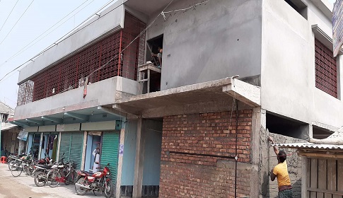 ফেলে যাওয়া ১৫ বিঘা জমি ফিরে পেতে আদালতে অরুণ সরদার
