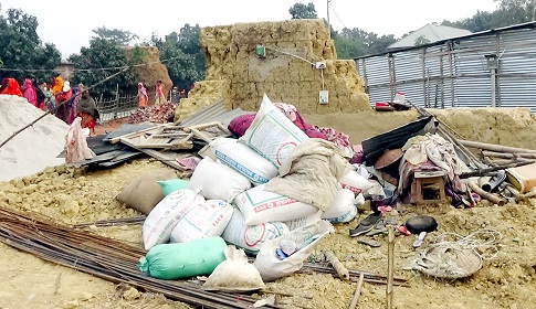 নিয়ামতপুরে অসহায় বৃদ্ধার বাড়ি দখল-লুটপাট