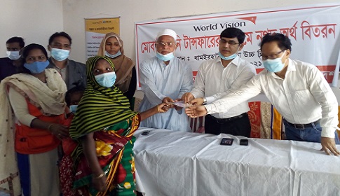 ধামইরহাটে ৩০০ জন হতদরিদ্র্রের মাঝে নগদ অর্থ বিতরণ