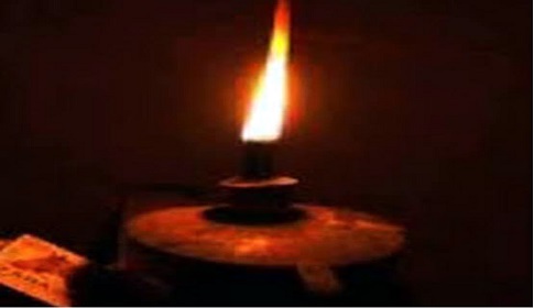 হারিয়ে গেছে গ্রামবাংলার ঐতিহ্যবাহী কুপিবাতি!
