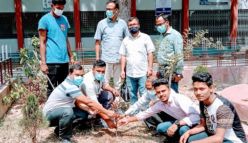 সবুজ আন্দোলনের উদ্যোগে সান্তাহারে বৃক্ষ রোপণ