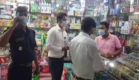 সাভারে লকডাউনে মাঠে নেমেছে স্থানীয় প্রশাসন