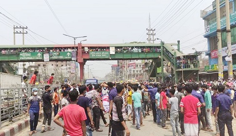 সাভারে মার্কেট খুলে দেয়ার দাবিতে ব্যবসায়ীদের বিক্ষোভ
