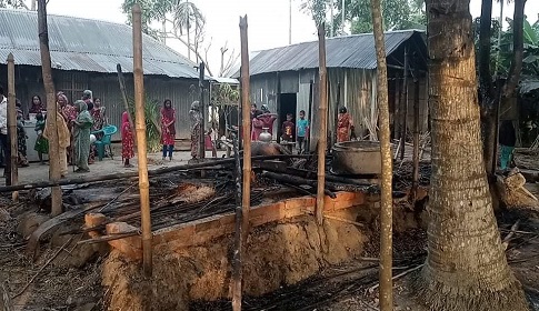 পাংশায় আগুনে পুড়ে ছাই পান বিক্রেতার ঘর ও গবাদি পশু  