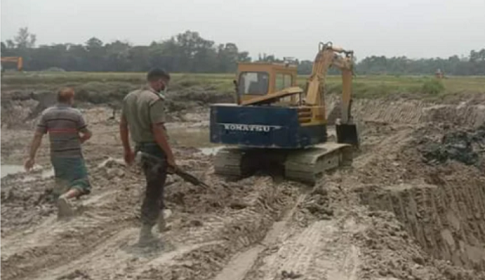 ফেনীতে কৃষি জমির মাটি কাটায় দেড় লাখ টাকা জরিমানা