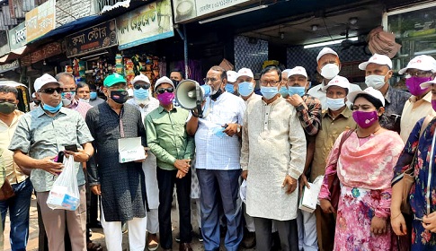 ঈশ্বরদীতে করোনা জনসচেতনতায় মুক্তিযোদ্ধাদের মাস্ক বিতরণ